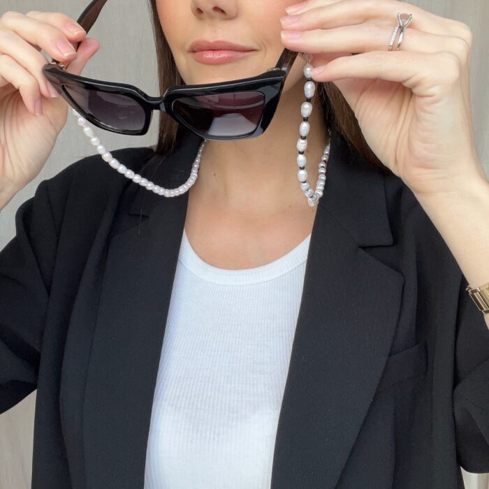 Monochrome Pearl Sunglasses Chain - Image 4