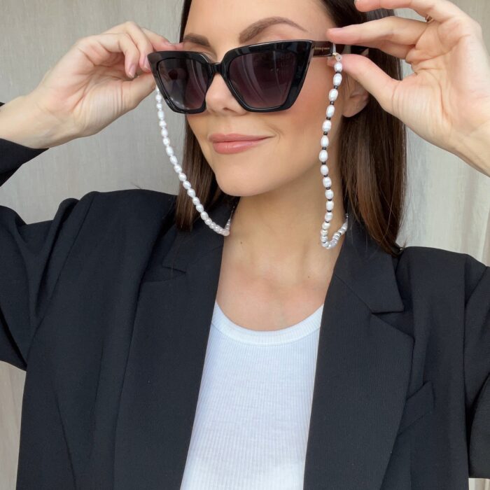 Monochrome Pearl Sunglasses Chain - Image 3